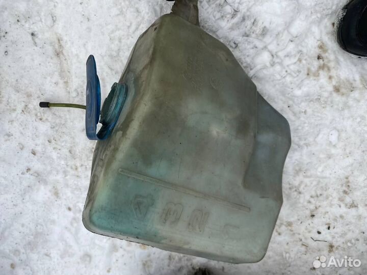 Бачок омывателя Volkswagen Passat B3