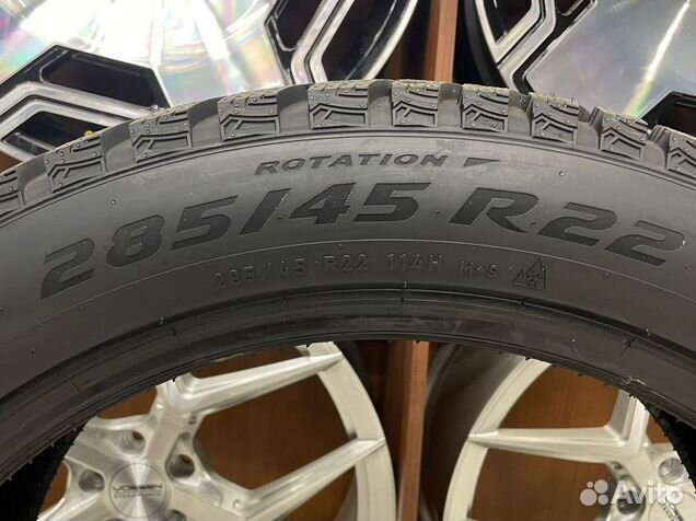 Pirelli Ice Zero 2 285/45 R22