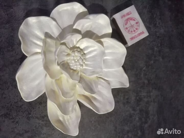 Цветы перламутровые