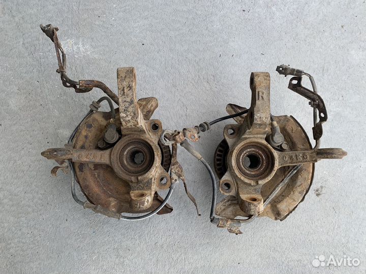 Поворотный кулак правый Toyota Duet