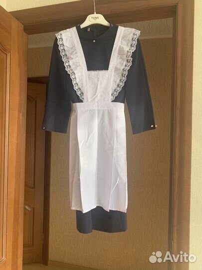 Белый школьный фартук на последний звонок