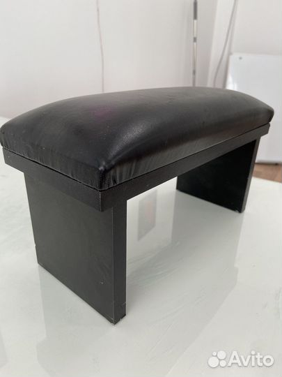 Подставка для маникюра для рук клиента