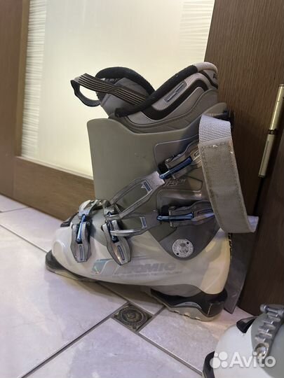 Горнолыжные ботинки atomic 24,5 (25)