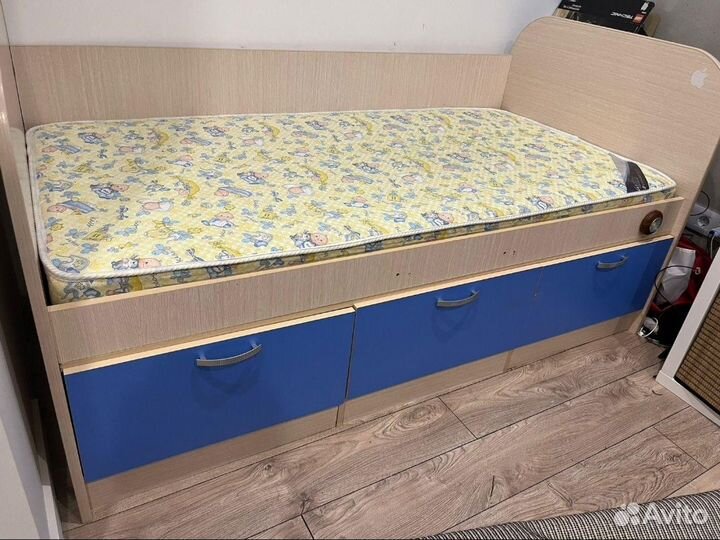 Детская кровать, с матрасом,немного бу