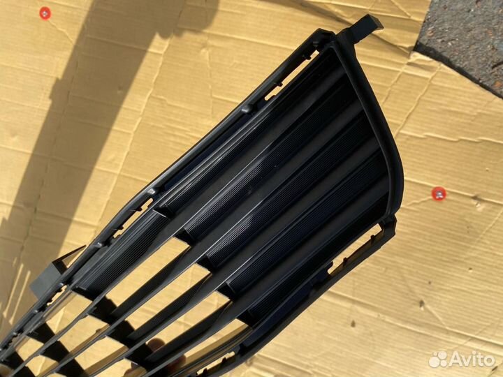 Решетка бампера Toyota Camry 50