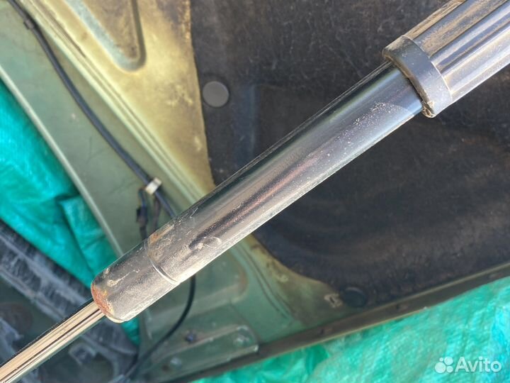 Упор капота ауди 100 с4