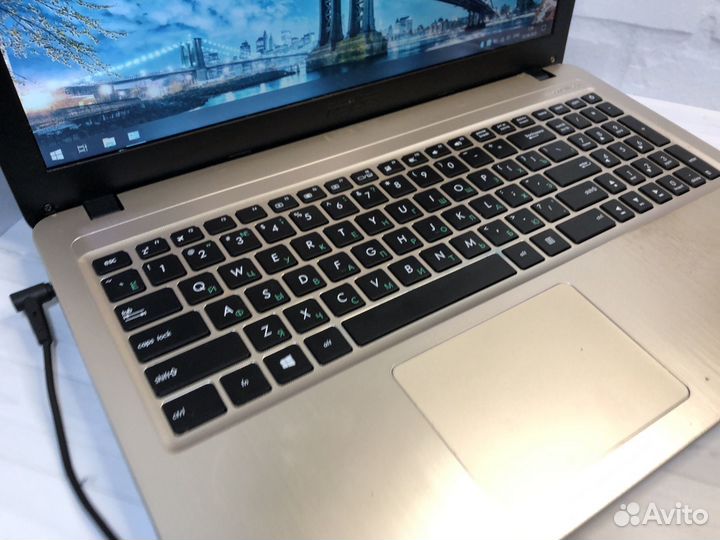 Красивый ноутбук asus