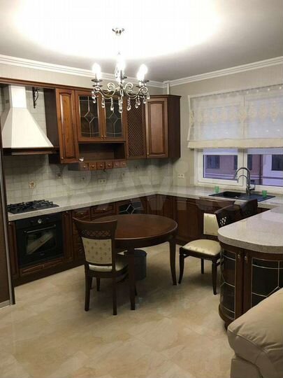 3-к. квартира, 93 м², 2/5 эт.