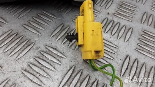 Ремень безопасности с пиропатроном сиденья передне