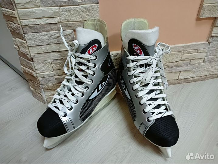 Коньки хоккейные 44 размер новые