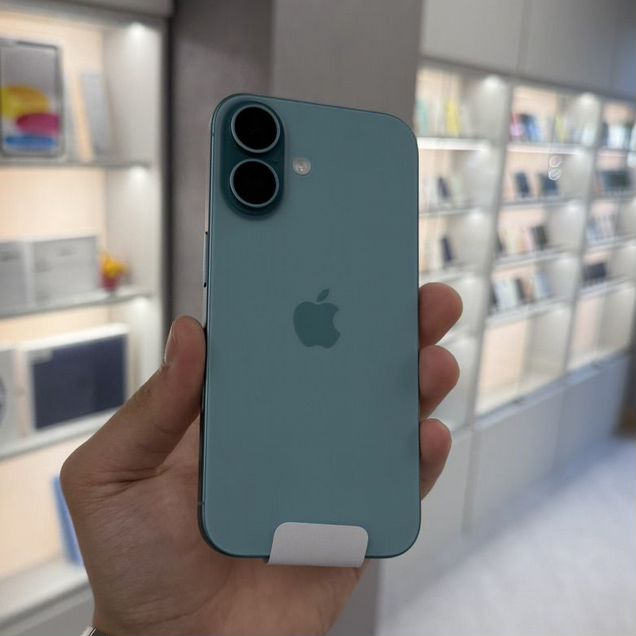 iPhone 16, 256 ГБ, SIM + eSIM
