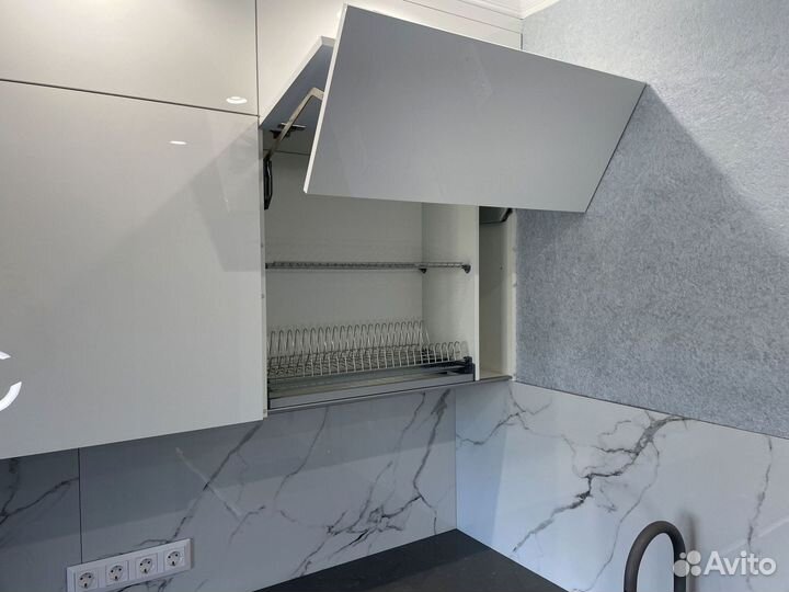 Кухонный гарнитур угловой в потолок на заказ