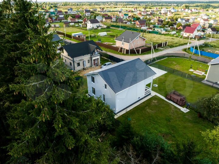 Коттедж 194 м² на участке 10 сот.