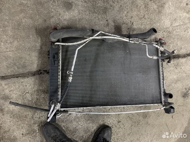 Радиатор охлаждения на мерседес W169/W245 АКПП