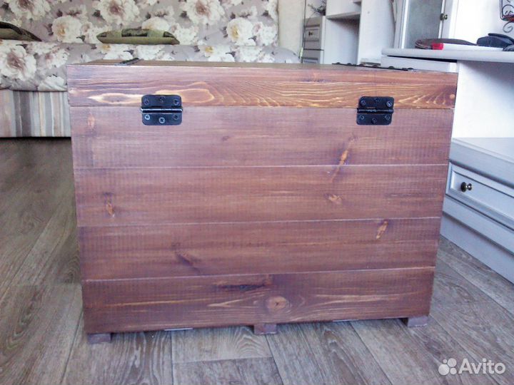 Сундук деревянный