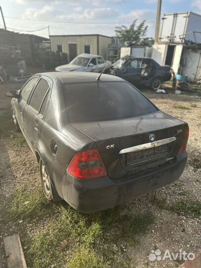 В разборке джили ск