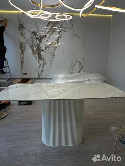 Стол c дизайнерской ножкой Вельвет z-4367