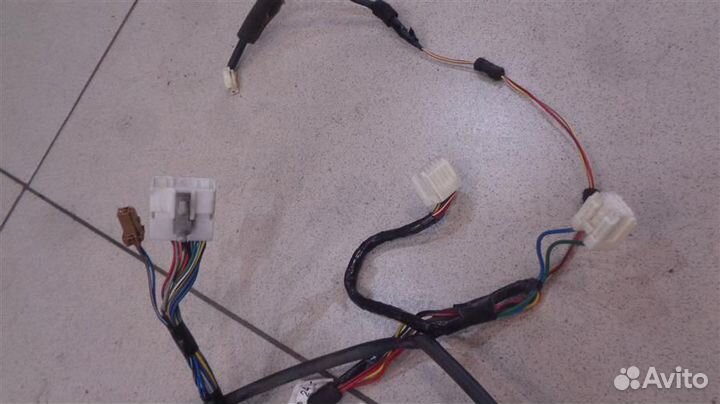 Проводка двери передней левой Nissan Fuga 2004-20