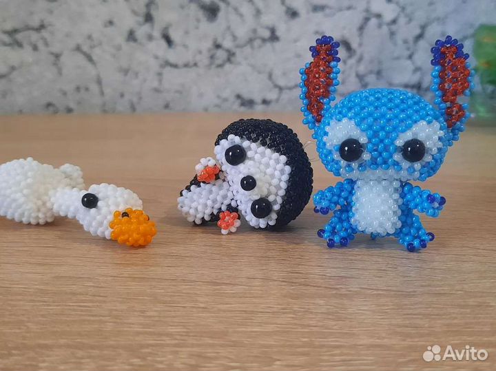 Фигурки, брелки и украшения из бисера на заказ