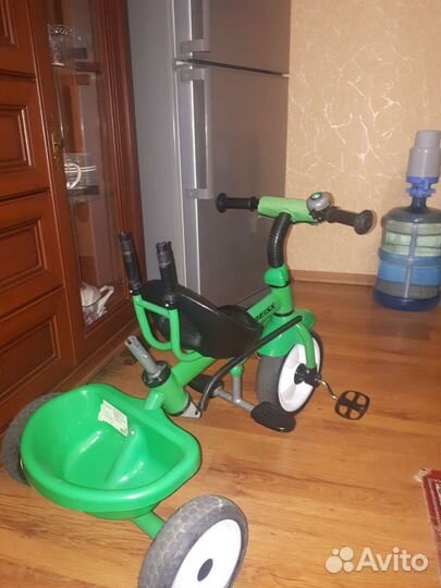Детский трехколесный велосипед с ручкой бу