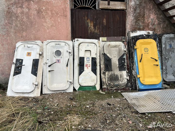 Судовые двери