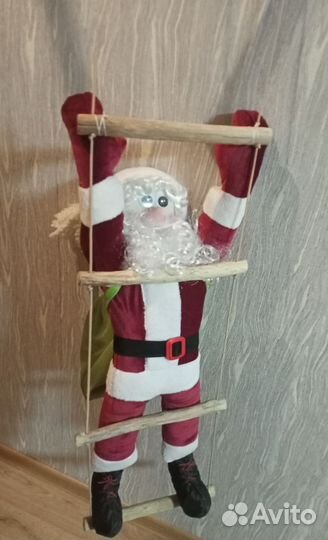 Дед мороз на лестнице