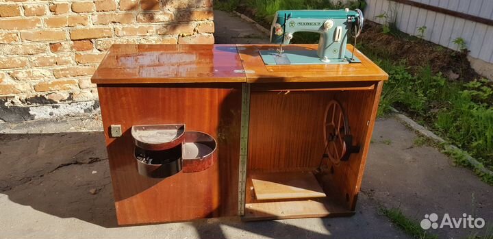 Швейная машинка Чайка-2