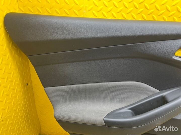 Обшивка двери задняя левая Ford Focus седан pnda