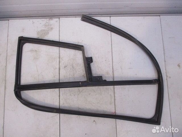 Уплотнитель стекла двери задней левой Kia Sportage