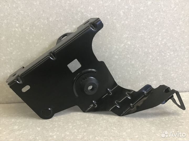 Кронштейн (сопут. товар) Nissan Terrano III (D10)