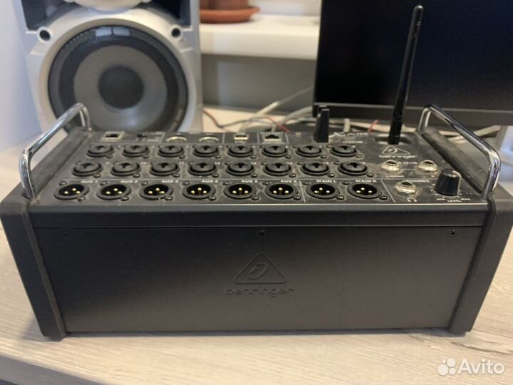 Behringer xr18 цифровой микшерный пульт