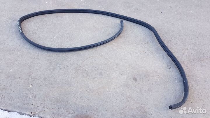 Уплотнитель проема передней правой двери kia rio 3