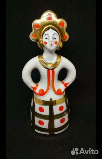 Фарфоровая статуэтка девушка в кокошние СССР