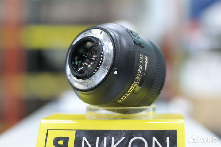 Объектив Nikon 85mm F1.8G AF-S Nikkor