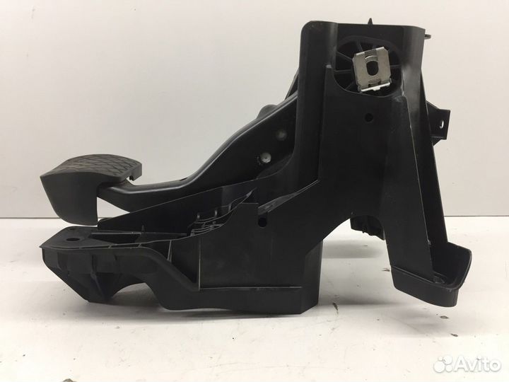 Педаль тормоза (Volkswagen Passat)