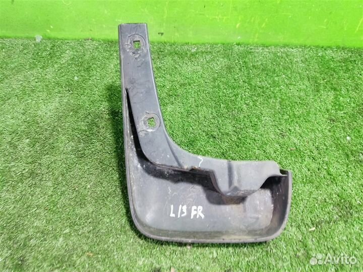 Брызговик передний правый Daihatsu Terios 2009