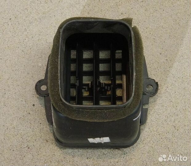 Дефлектор торпедо правый Ford Escape 1