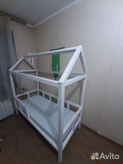 Кровать домик