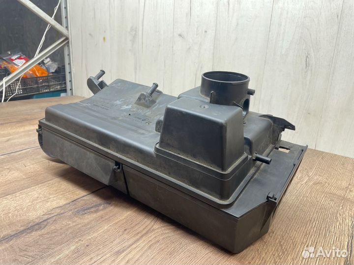 Корпус воздушного фильтра Volvo C30 MK38 2.4
