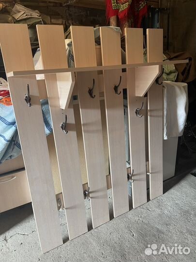 Вешалка настенная