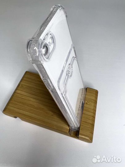 Прозрачные чехлы с карманом под карту на iPhone