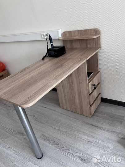 Маникюрный стол складной