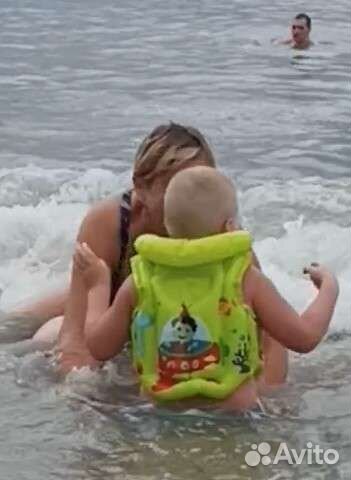 Жилет и нарукавники для плавания