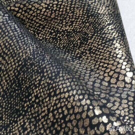 Блестящая ткань