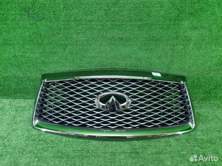 Решетка радиатора Infiniti QX80