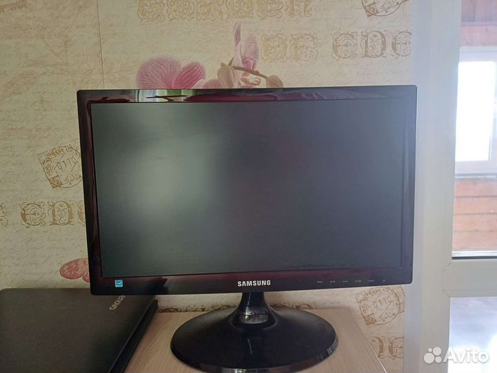 Монитор Samsung