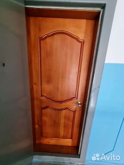 Межкомнатная дверь б/у с коробкой и обналичкой
