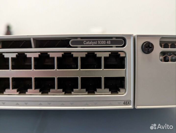 Два Cisco Catalyst 9300 48-port, Network Advantage
