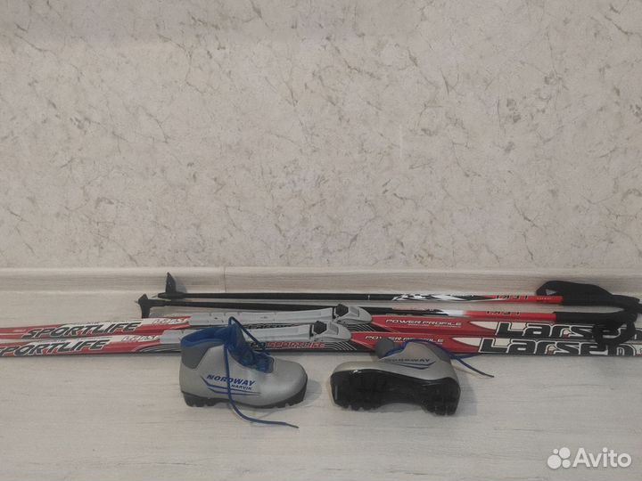 Новые беговые детские лыжи и ботинки р.31