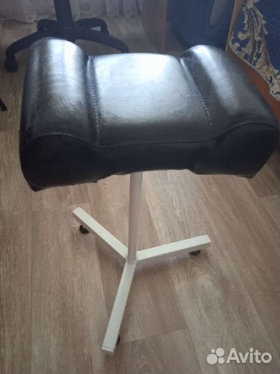 Для педикюра подставка,выдвигается